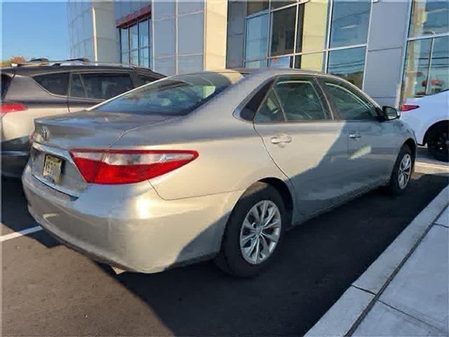 2017 toyota camry le