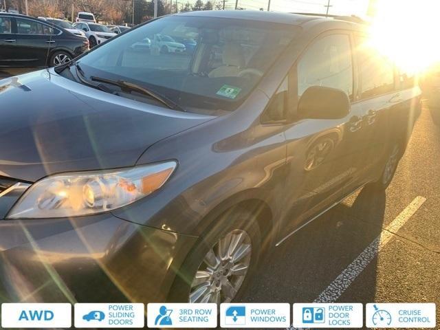 2011 toyota sienna le