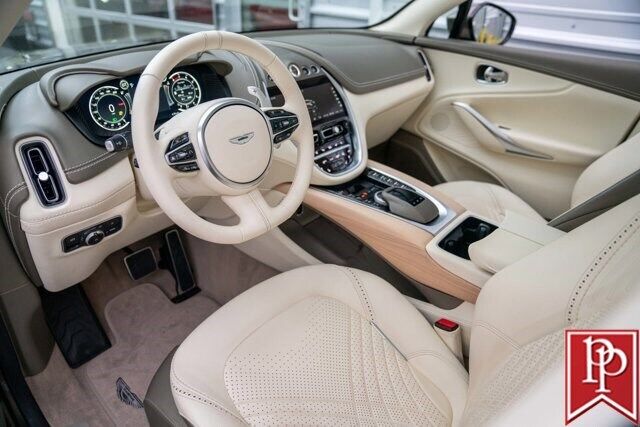 2021 aston martin dbx