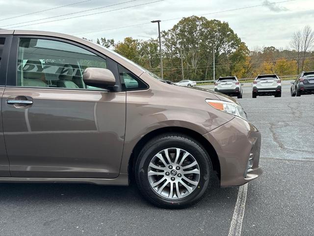 2020 toyota sienna xle