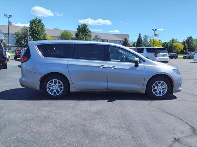 2021 chrysler voyager lx