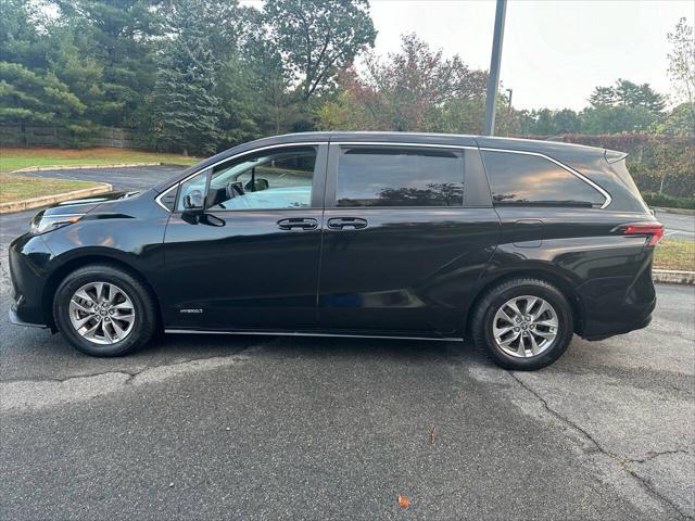 2021 toyota sienna le