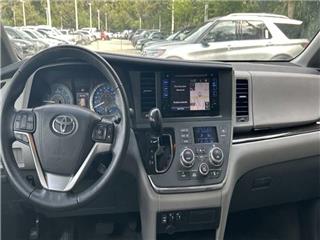 2017 Toyota Sienna xle 7-passenger auto access seat