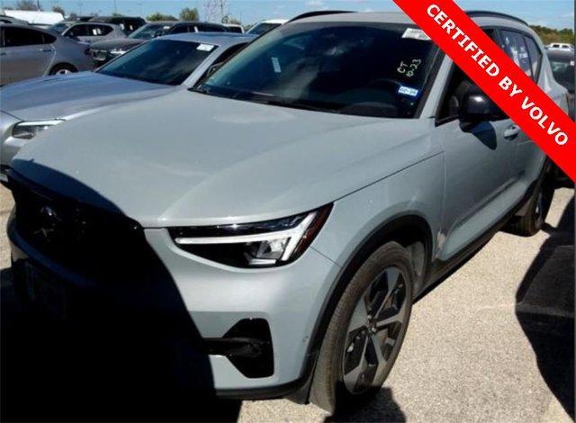 2024 volvo xc40 b5 plus dark theme