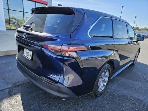 2022 toyota sienna in saint paul, minnesota