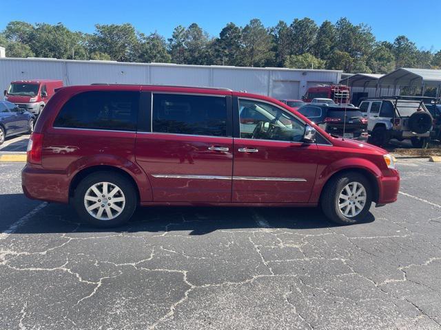 2012 chrysler town & country touring-l