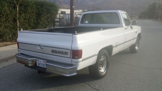 nice clean heavy duty c-30 silverado decor! camper special package single wheel!