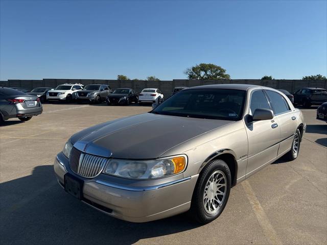 2000 lincoln town car signature