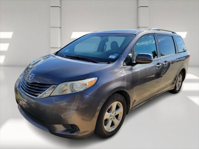 2017 toyota sienna le