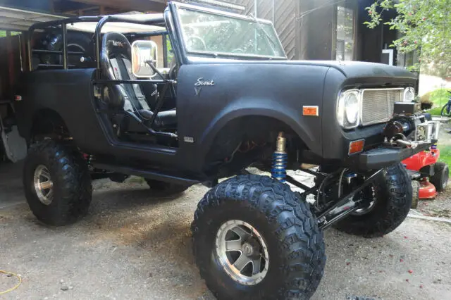 international scout 800a no rust , look through pics at receipts , rock crawler