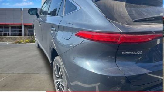 2021 toyota venza le
