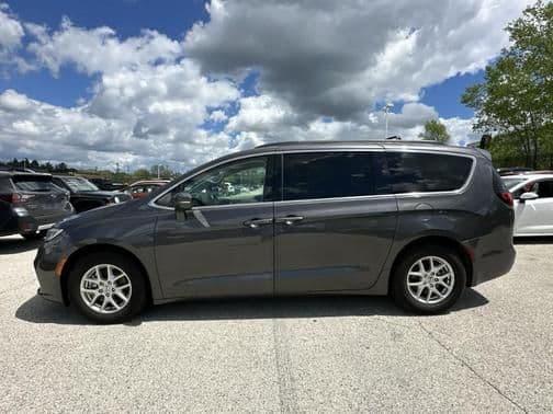 2022 chrysler pacifica touring l front-wheel drive passenger van in waukesha, wisconsin