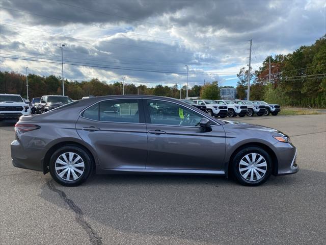 2022 toyota camry hybrid le