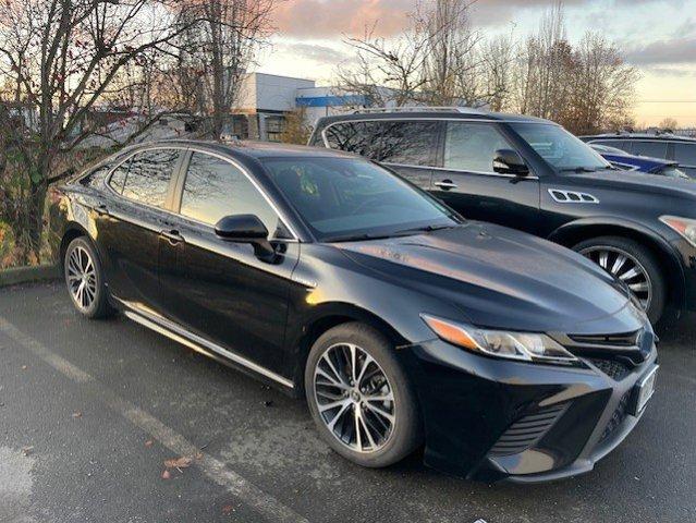 2020 toyota camry hybrid se
