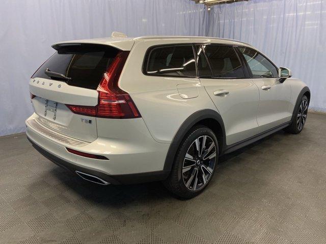 2022 volvo v60 cross country t5