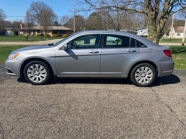 2014 chrysler 200 lx