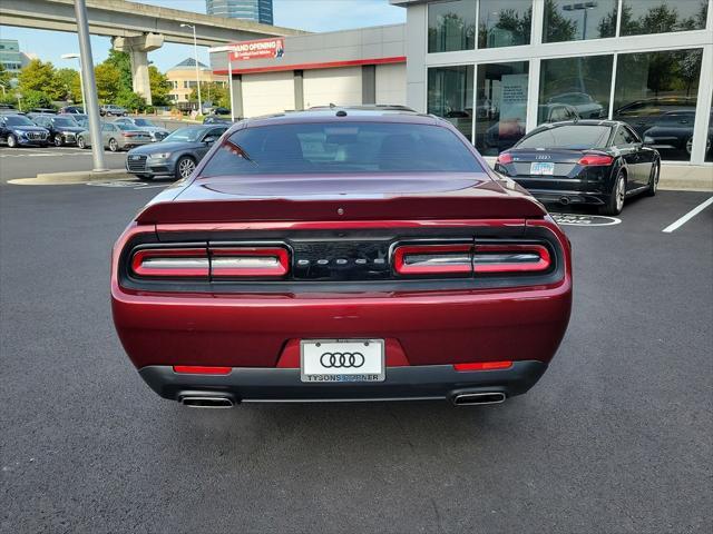2020 dodge challenger sxt