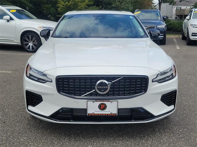 2024 volvo s60 recharge plug-in hybrid t8 plus dark theme