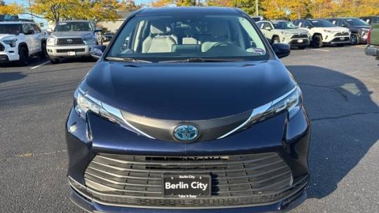 2021 toyota sienna le 8-passenger