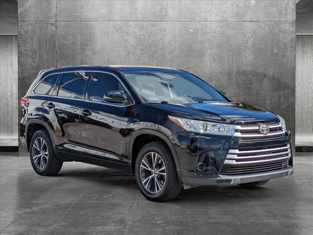 2017 toyota highlander le i4