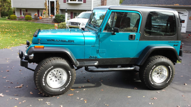 1992 jeep wrangler base sport utility 2-door 4.0l 5 speed 4wd blue ex. cond