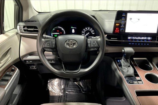 2023 toyota sienna le