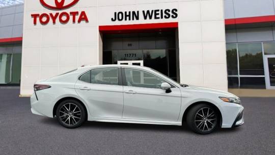 2022 toyota camry se