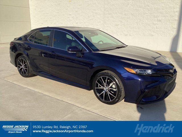 2022 toyota camry se