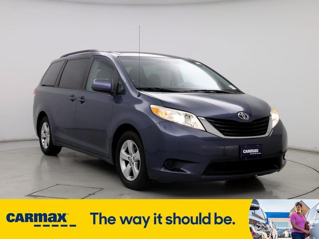 2013 toyota sienna le