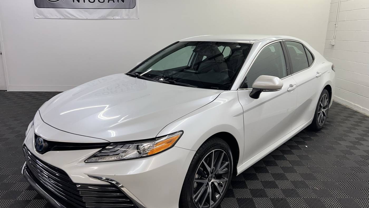 2022 toyota camry hybrid xle