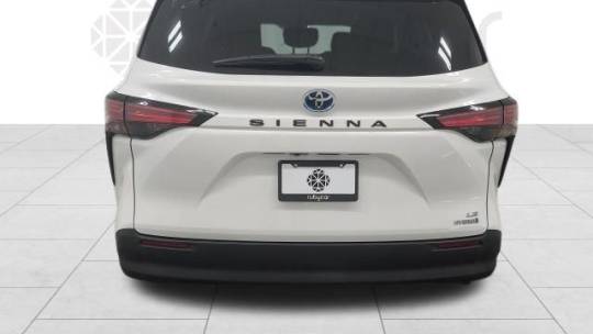 2022 toyota sienna le 8-passenger