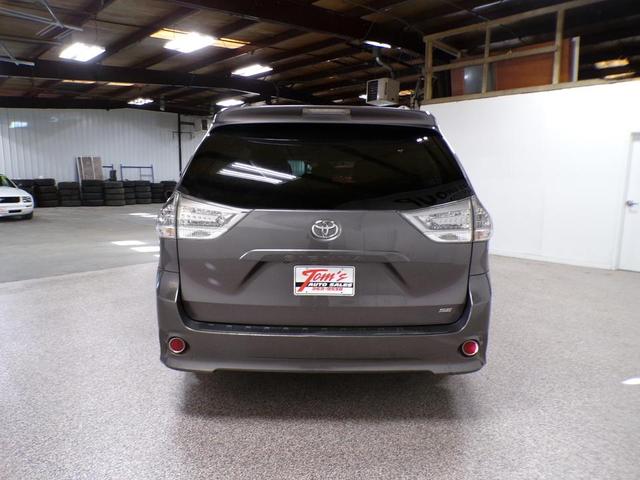 2011 toyota sienna se