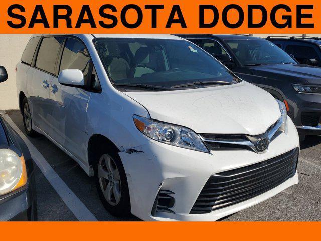 2018 toyota sienna le