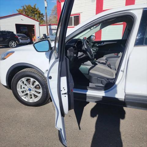 2021 ford escape se