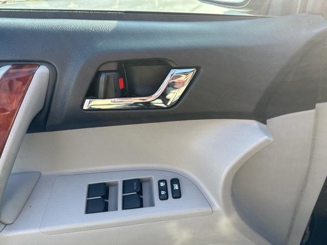 2012 toyota highlander limited