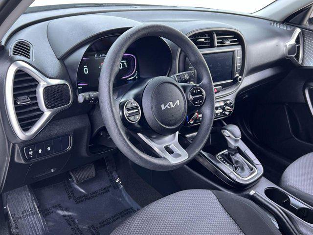 2023 kia soul lx