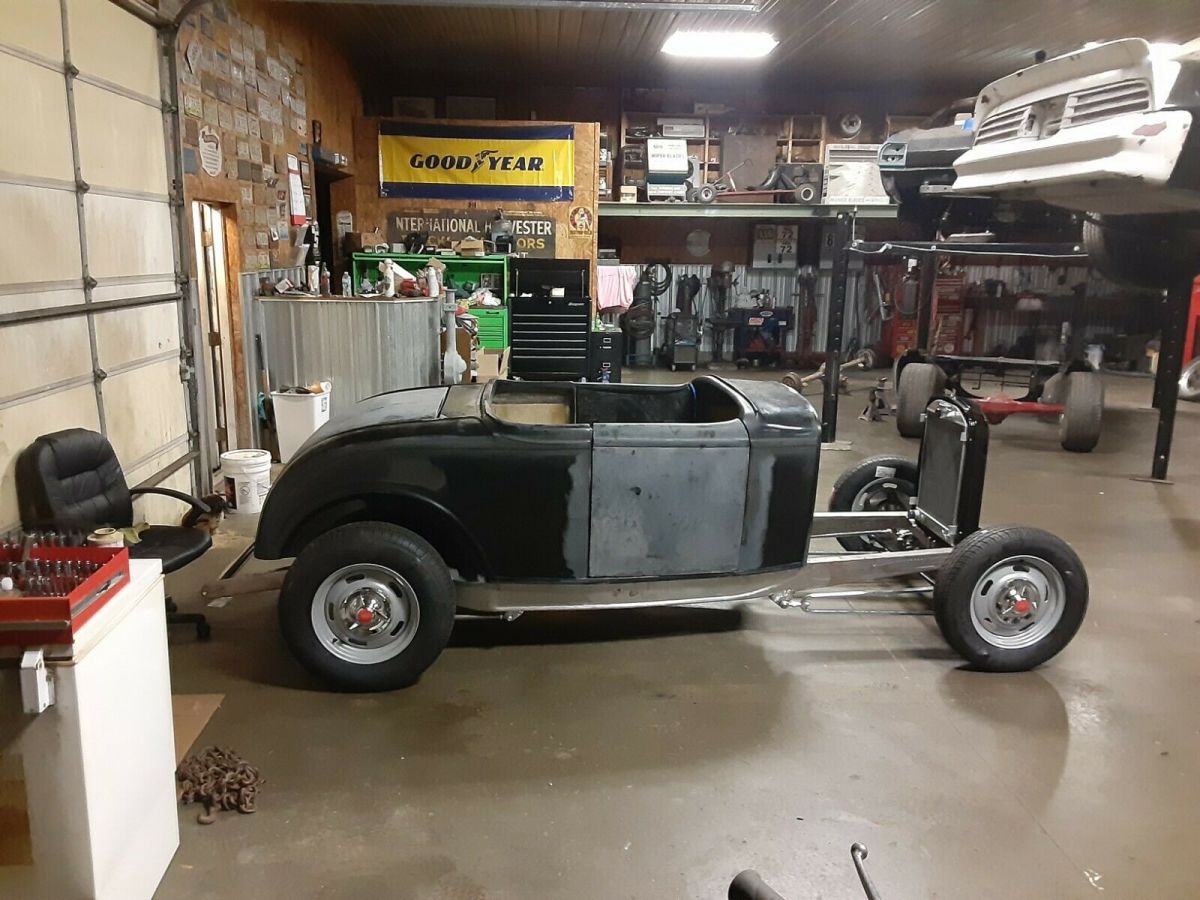 ford roadster w 32 boxed frame roller w 1932 title & 3 flathead v8 60 engines &