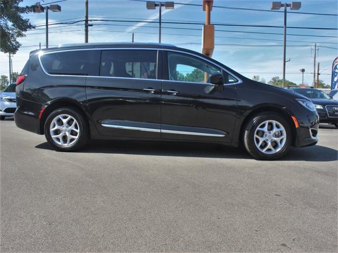 used 2017 chrysler pacifica touring-l plus louisville, ky 40216 for sale in louisville, kentucky