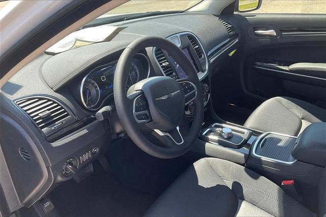 2023 chrysler 300 touring
