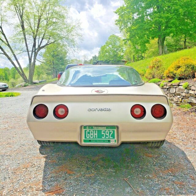 corvette 1982 collectors edition - 34,500 original miles - last c3 year- antique