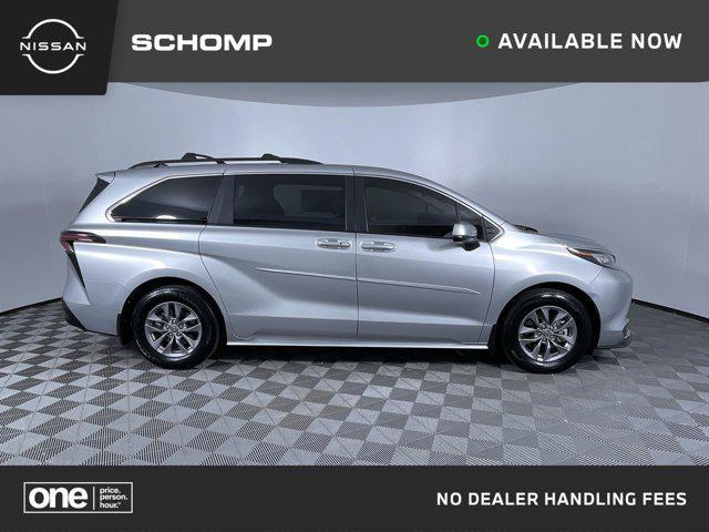 2023 toyota sienna le