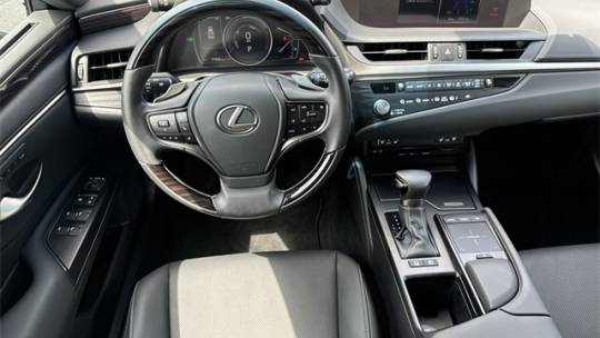 2021 lexus es 300h base