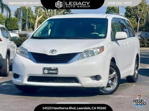 2011 toyota sienna