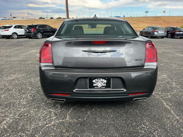 2021 chrysler 300 touring