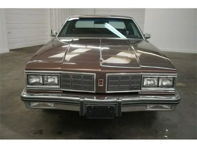 1983 oldsmobile delta eighty-eight royale. near mint condition perfect interior!