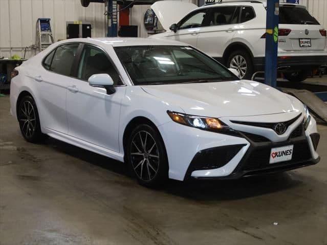 2024 toyota camry se in madison, wisconsin