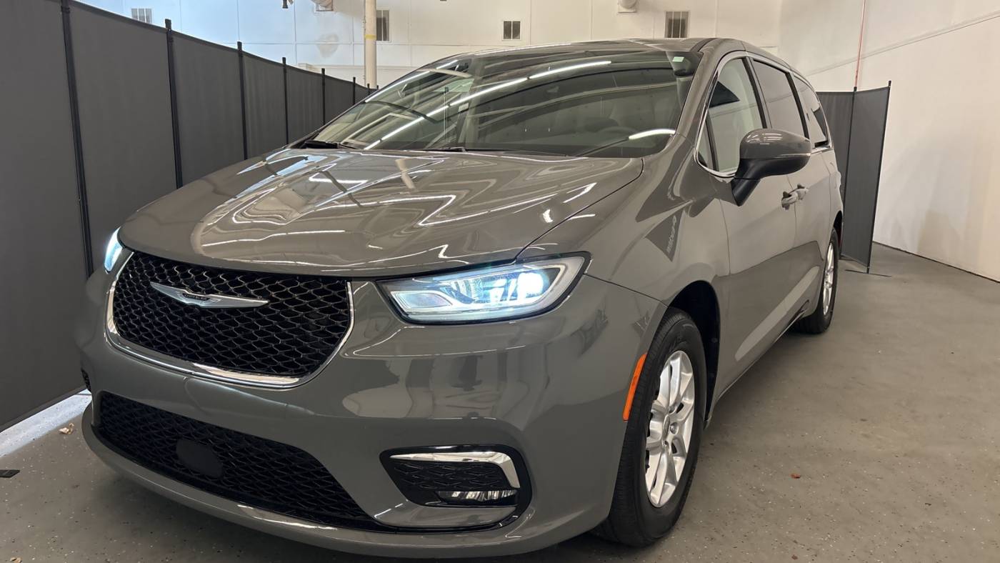 2023 chrysler pacifica touring l
