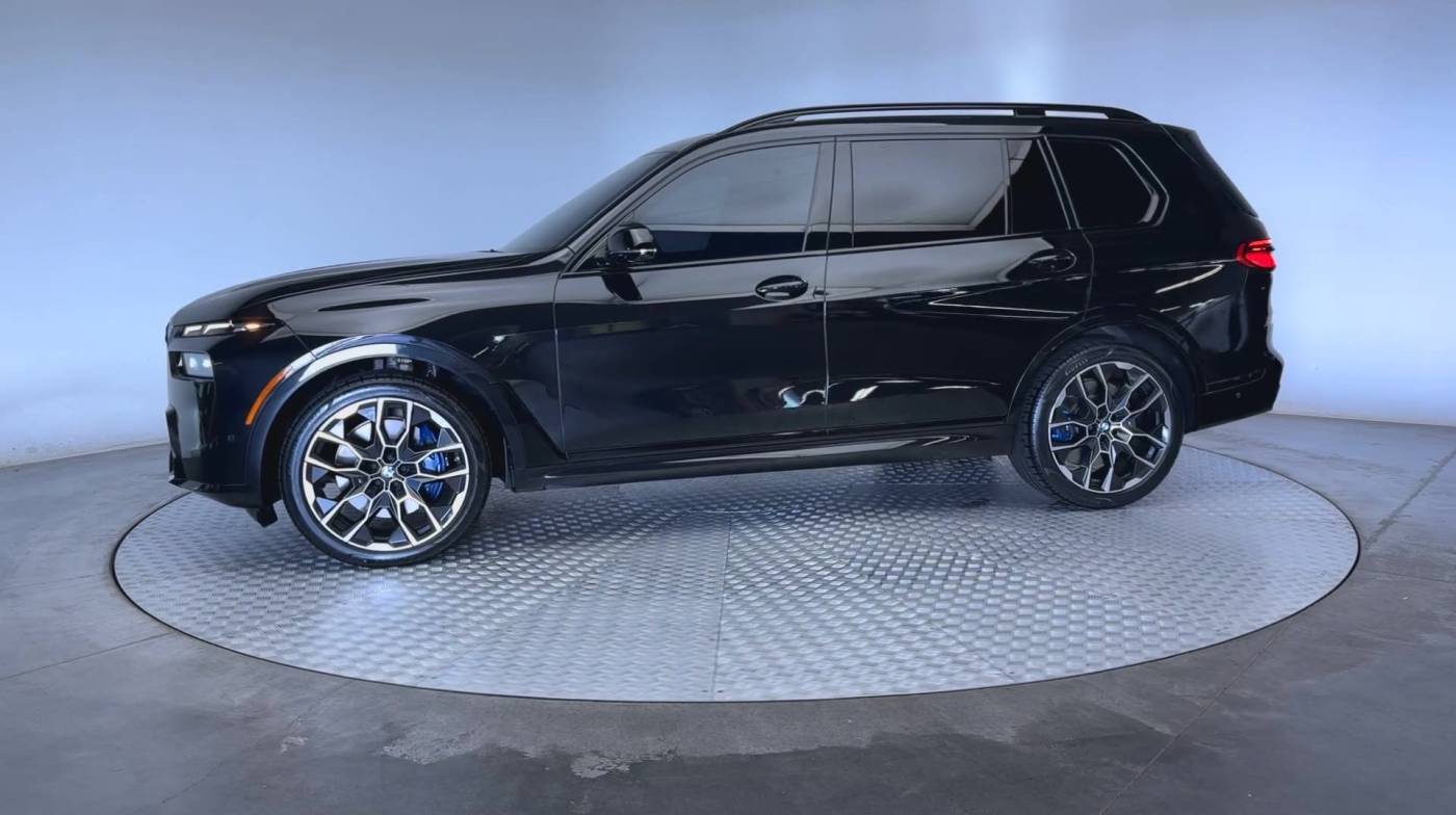 2023 bmw x7 m60i