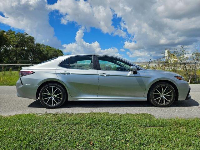 2023 toyota camry se