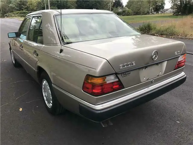 1992 mercedes-benz 300e 4 dr sedan !only one owner ! no rust damages !no reserve